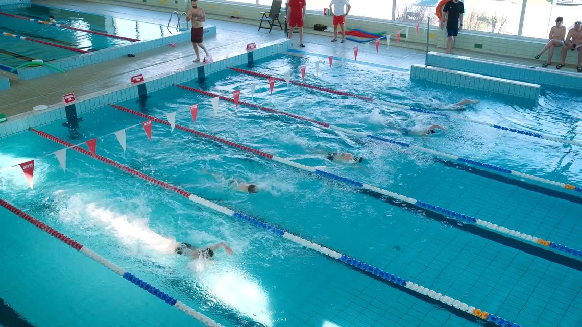 Witaj wiosno - zawody pływackie na basenie miejskim w Świebodzinie
