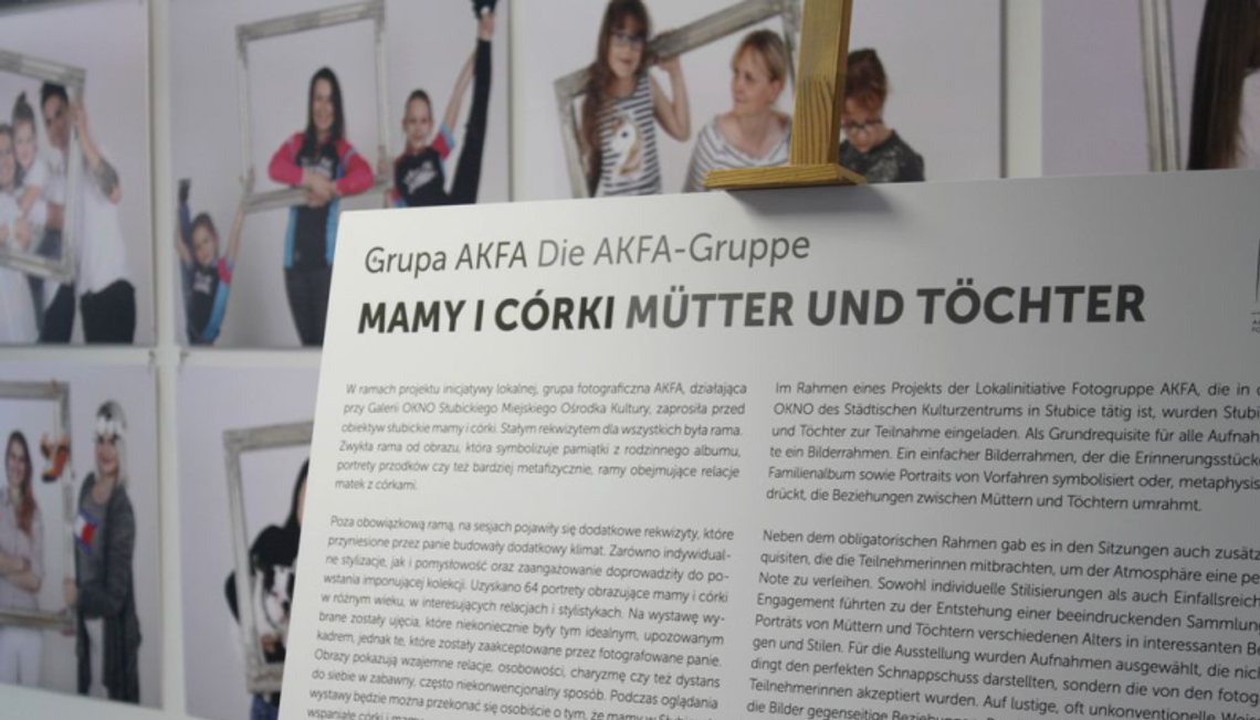 Wystawę fotograii "Mamy i córki" można oglądać w słubickiej bibliotece.